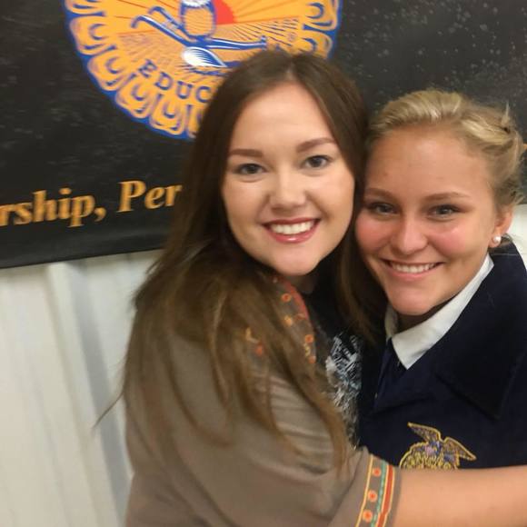 Meet your Posher, Macy - Picture 1 of 1